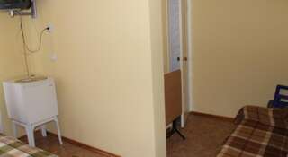 Гостевой дом Inn Laguna Саки Стандартный трехместный номер-1